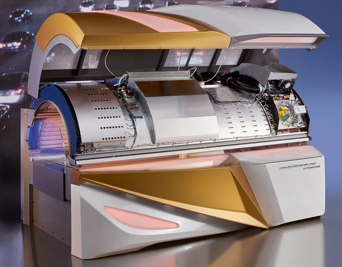 The Luxura Vegaz 9200 with its canopy open, showing the lamp array
